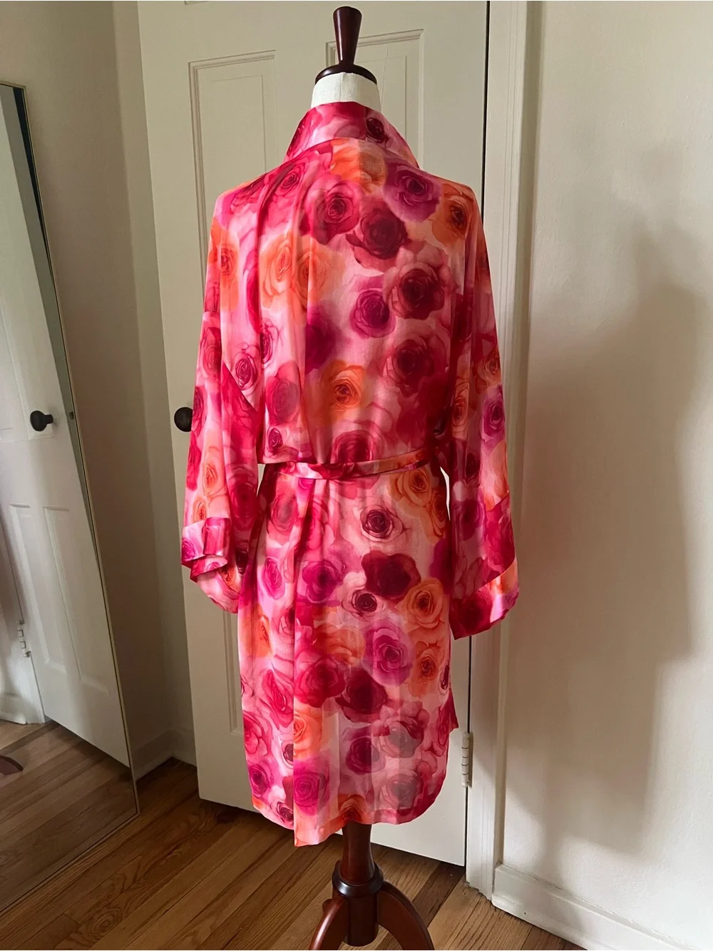 Stunning Floral Robe - Picture 3 of 4